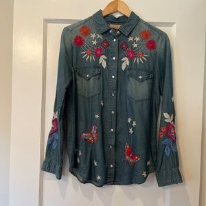 Johnny Was NWOT Mika Denim Shirt Snap Button Down Embroidered Sz S Long Slv Boho